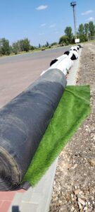 Așternerea covorului verde la stadionul raional